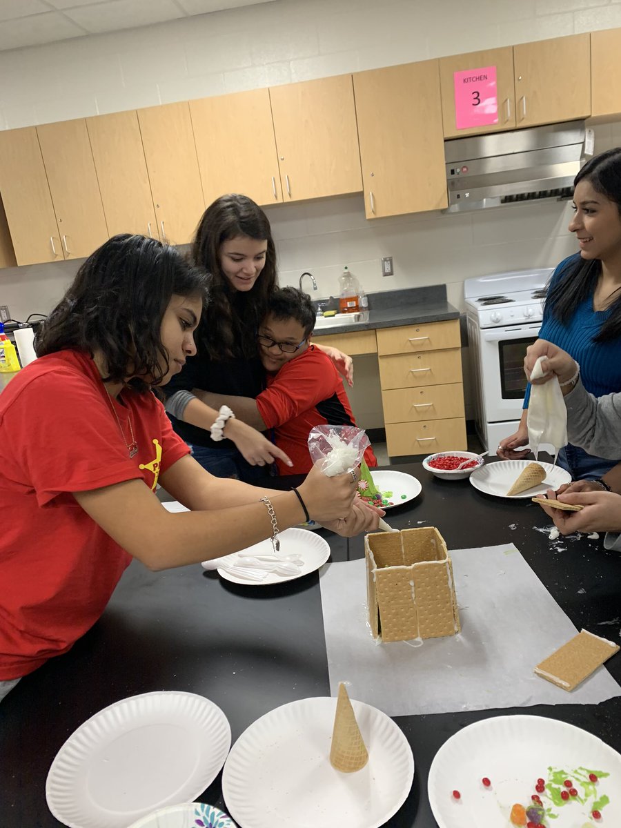Clemens PALs had so much fun making gingerbread houses with our amazing ALE students this morning.  <a href="/SamuelClemensHS/">samuelclemenshs</a>