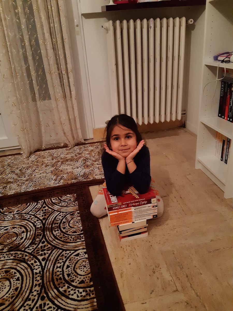 semerkantkemal's tweet photo. Melis'in kitap listesi böyle oluşuyor Ahmet Abisi 🙂 @baskomsernevzat https://t.co/OQ6Oml67Ea