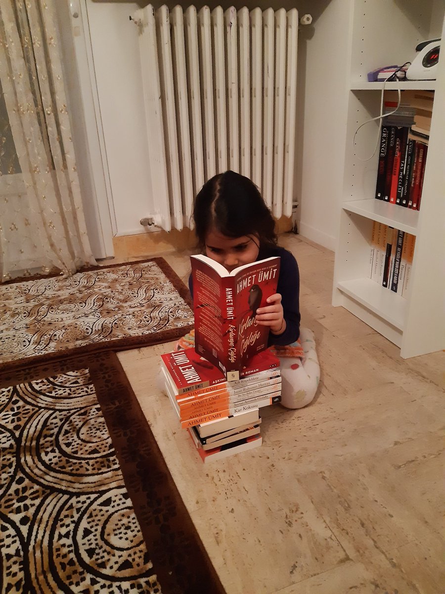 semerkantkemal's tweet photo. Melis'in kitap listesi böyle oluşuyor Ahmet Abisi 🙂 @baskomsernevzat https://t.co/OQ6Oml67Ea