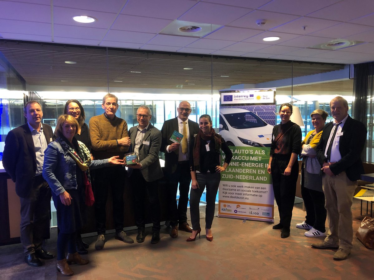 YES! DeeldeZon heeft de Autodeel Award 2019 gewonnen voor beste lokaal initiatief! Een zevenkoppige jury koos unaniem voor ons.  @Zonnova namens partners @buurautoNL, @ZuidTrant, <a href="/mijndomein/">Mijndomein</a>, <a href="/overmorgen/">Over Morgen</a>, <a href="/pajopowercvba/">Pajopower🌍🌞♻️🌱🚲</a>-so, @i-leco en @InterregVlaanderenNederland #DeeldeZon