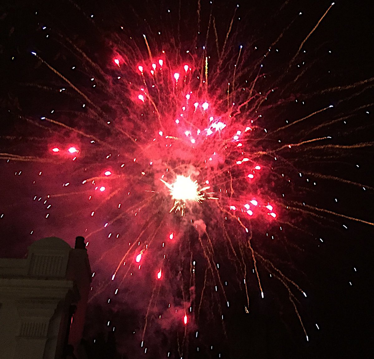 Are you coming to join us on <a href="/ThePantiles/">The Pantiles</a> #TunbridgeWells for one of the best New Year parties around? ‘Hug-Many’ will be celebrating its 6th anniversary this year live music, a piper and fireworks midnight.  Book now bit.ly/1HZdKhz #newyearseve