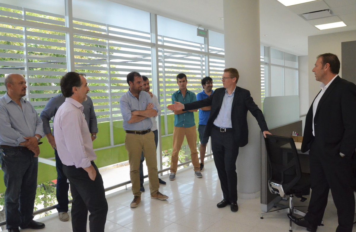 Munirivadavia1's tweet photo. El Presidente del Banco Provincia, @juancurutchet,  visitó América y recorrió las nuevas instalaciones de la sede local. 
Anticipó que en 15 días se adjudicará la obra de la nueva Sucursal de Fortín Olavarría. https://t.co/BxrDsQUhnZ