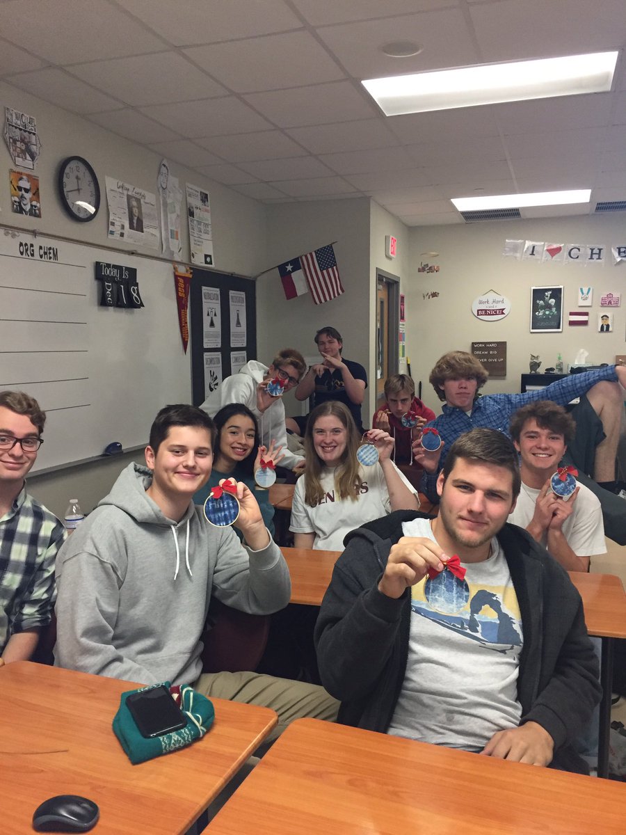 nevin_alissa's tweet photo. Final result... indigo ornaments!!
#orgochem #iamdsisd https://t.co/sR3kUokFEM
