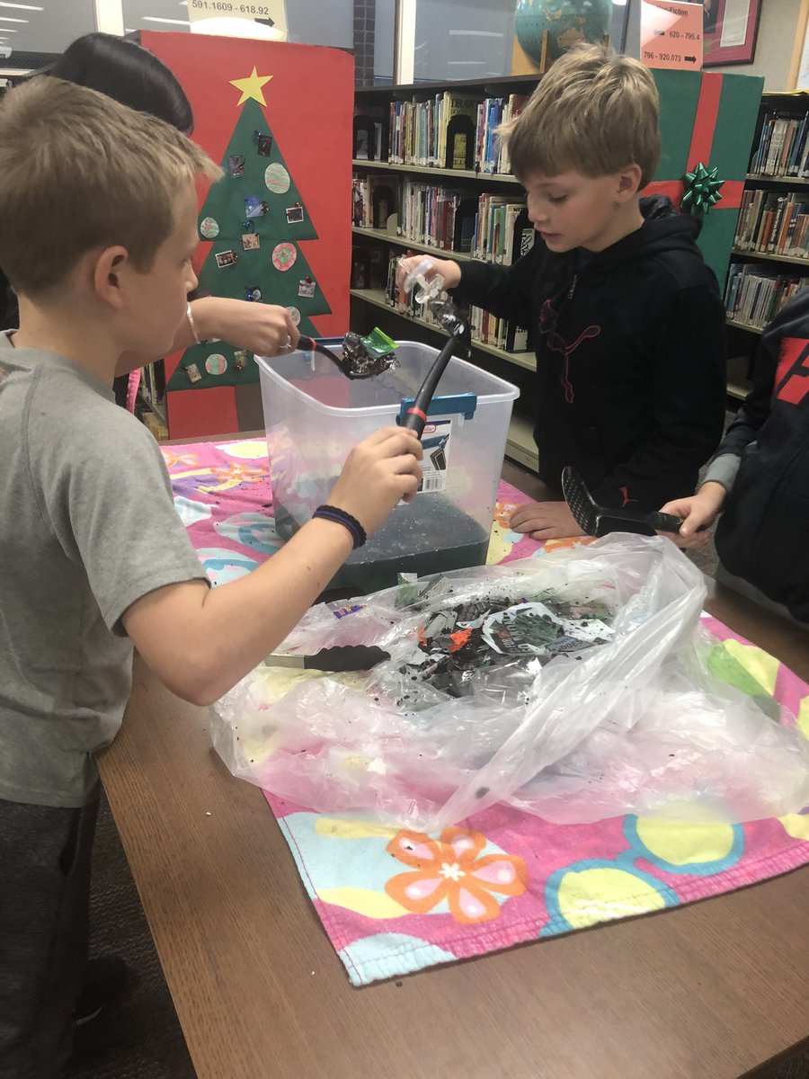 phelpsfourth's tweet photo. Water pollution learning with Farm Bureau! #Sciencefun #lincolnelem https://t.co/sCh4yagpOf