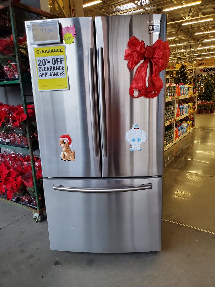 StallworthMegan's tweet photo. ☃️It's beginning to look a lot like Christmas! ❄Happy Holidays!⛄#LincolnPride #PacNorthPride #D172Driven https://t.co/vx5LrUGmck