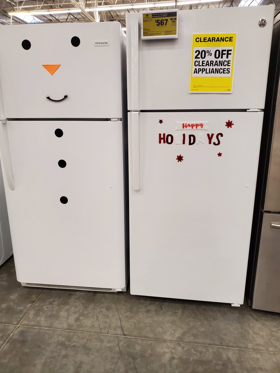 StallworthMegan's tweet photo. ☃️It's beginning to look a lot like Christmas! ❄Happy Holidays!⛄#LincolnPride #PacNorthPride #D172Driven https://t.co/vx5LrUGmck