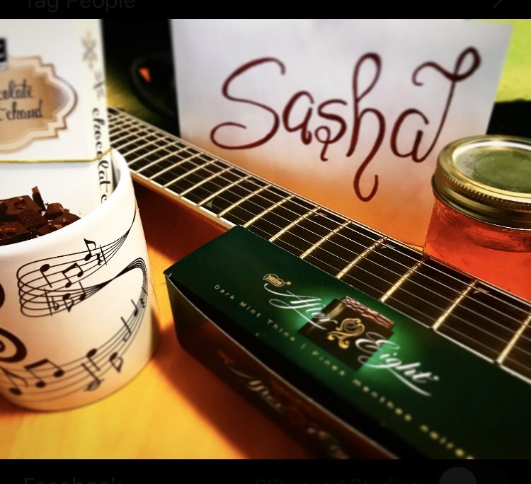 6StringedStudio's tweet image. One of the greatest bonuses to my job at 6Stringed Studios! ❤️

Students and their families make me feel appreciated for my work at Christmas and they also feed me delicious homemade treats all year round! 😄😄😁 

✨✨THANK YOU!! ✨✨