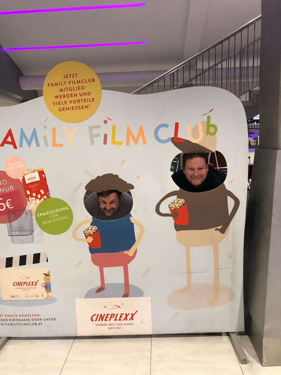 mloeschnigg's tweet photo. @ML11IT lädt heute zur @StarWarsDE Vorpremiere ein! Wir bedanken uns bei unseren Kunden, Partnern und Mitarbeitern für ein tolles Jahr 2019! Möge die Macht mit Euch sein. @MedialineAG @MedialineRo @I_T_K_COM https://t.co/SsowZkRcGx