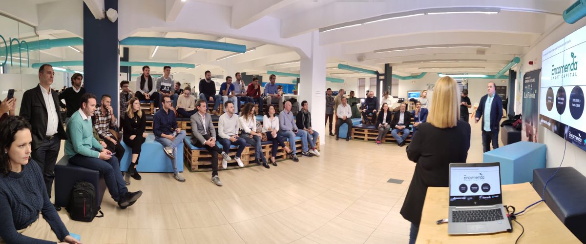 AndConectada's tweet image. #StartupJump 🚀 | Lleno total en el foro liderado por @carlosblanco y Dayone de @caixabank en el que
ocho empresas andaluzas compiten  en este #roadmap que llega a #Málaga

Suerte a todas! @nubentos @Supervecina_Com @ReviewMT @froged @scope_ink @ContHub

#StartupAND #EmprendeAND