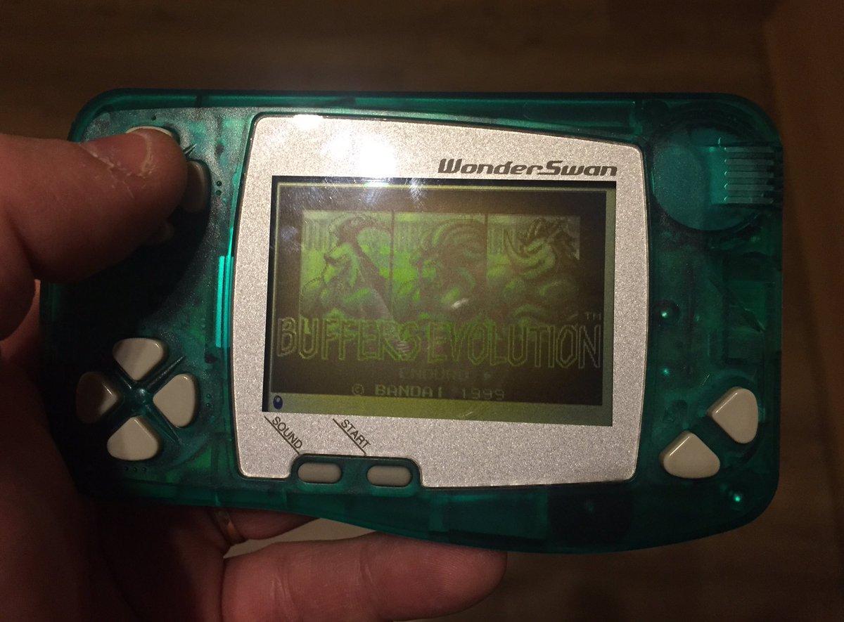 PPPCPAPAPODCAST's tweet photo. Arrivé aujourd’hui Buffers Evolution sur #wonderswan 1999 #RETROGAMING #retrogamer #retrogamers #90s #lcd #handledgame https://t.co/GXi8HaOD0J