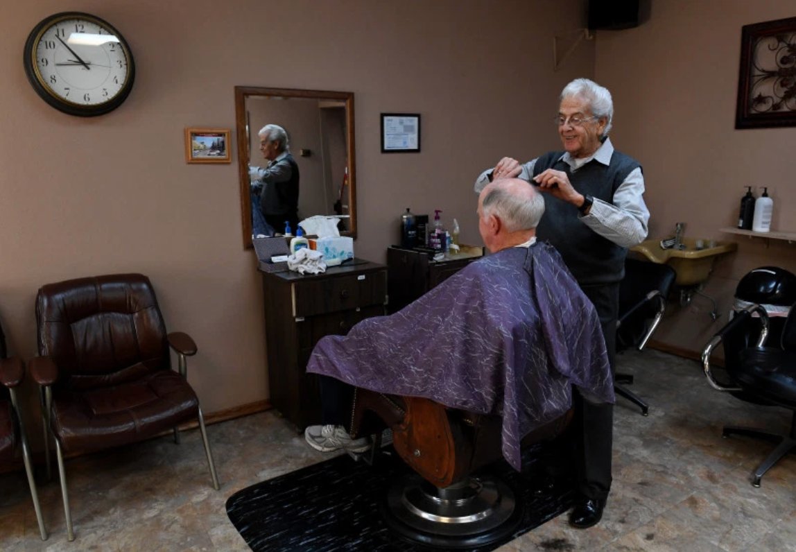 JCMaherPhoto's tweet photo. 62 years of cutting hair in San Bernardino ends in style: https://t.co/692Cgh66zs . by @DavidAllen909 https://t.co/4krCr7EWHJ