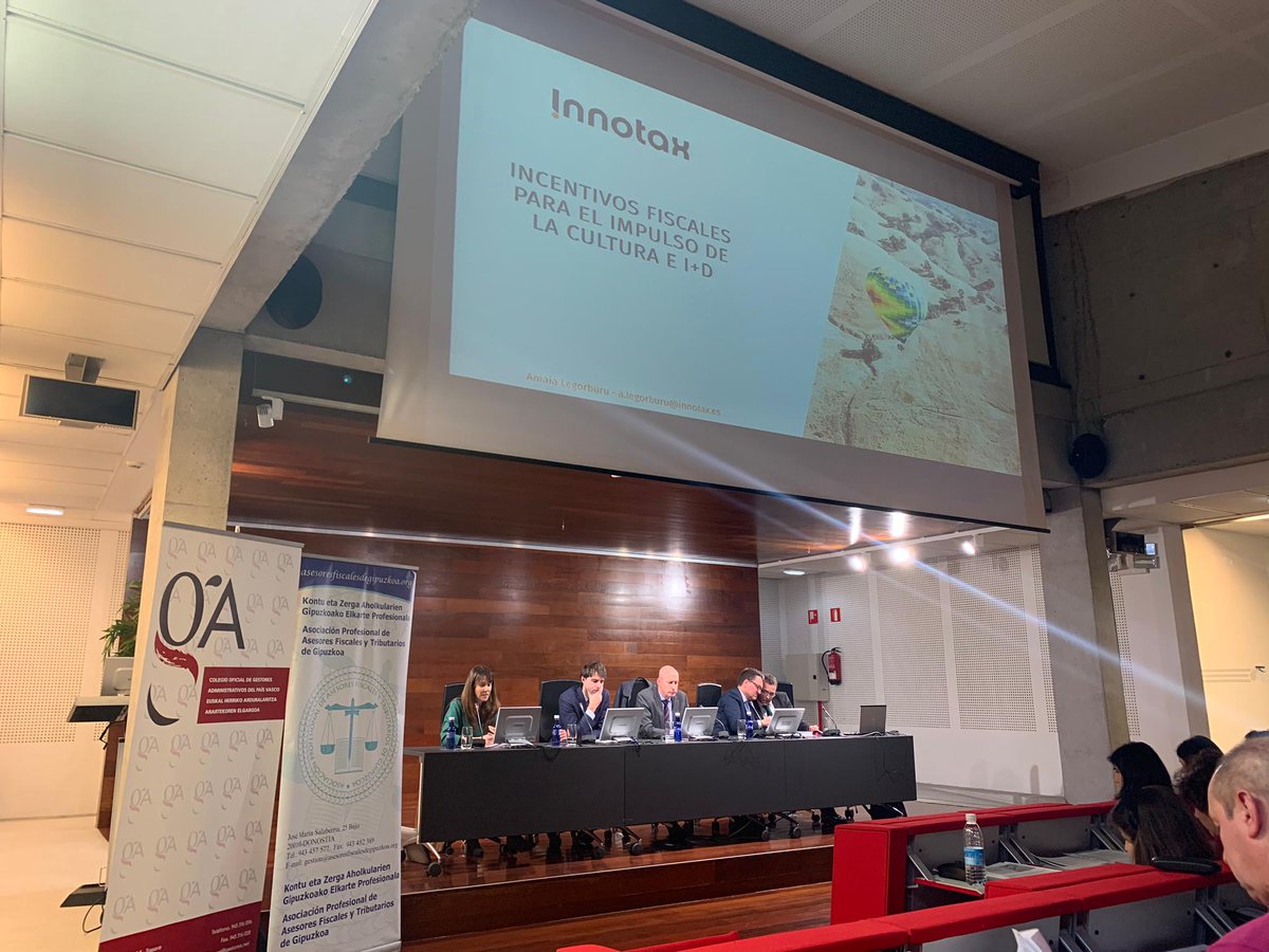 CIALT's tweet photo. Terminamos la jornada con @AmaiaLegor analizando los #incentivos fiscales para la #inversión en #ciencia y #cultura.
#CierreFiscal2019 #CIALT #INNOTAX #fiscalidad #legal #derecho #mercantil #innovación #cine https://t.co/l4SIgUGwnJ