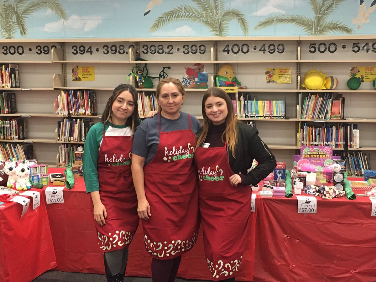 DickensonReads tweet media