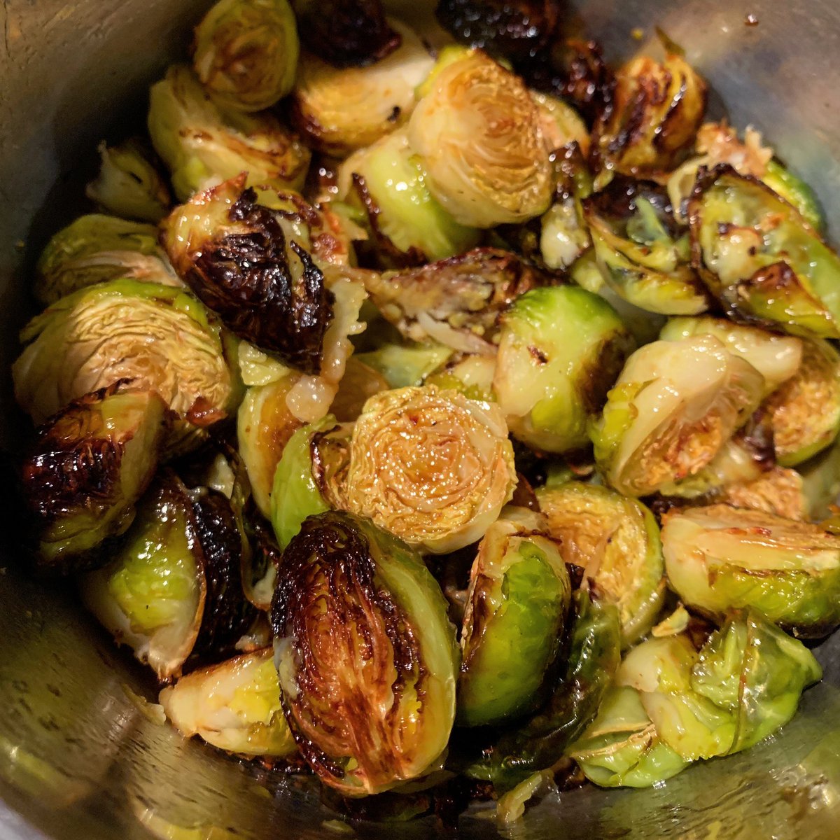 HealthKitchenUK's tweet photo. Roasted brussels in Marmite honey butter 🧈 halve brussels, toss in oil and salt, roast at 180 for 15-20 minutes. Meanwhile, heat butter, stir in 1 tsp @marmite and 1 tsp honey. Toss roasted brussels in marmite honey butter and EAT 👏 THEM 👏 ALL
#foodblogger #hbloggers https://t.co/p2nNlgrITS