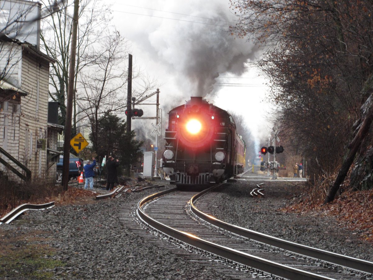 action_set's tweet photo. Our video this week will be our second last video of the year, last #readingandnorthern425 video of the year from the #santaclaus special. With cab ride, track side video will be up Friday! #leesport #pennsylvania #readingandnorthern #steam #railfan #railfanning #rn425 #rbmn425 https://t.co/VCorrsgAw7