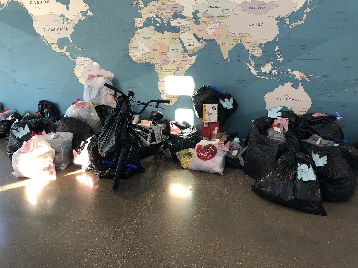 Mrs_Rose95's tweet photo. We are so blessed to live in a community that makes sure every child has a gift. To those who adopted a child, thank you! There will be lots of smiles on Christmas morning! #HBISD #ShareTheGood https://t.co/uUC7wFCYtv