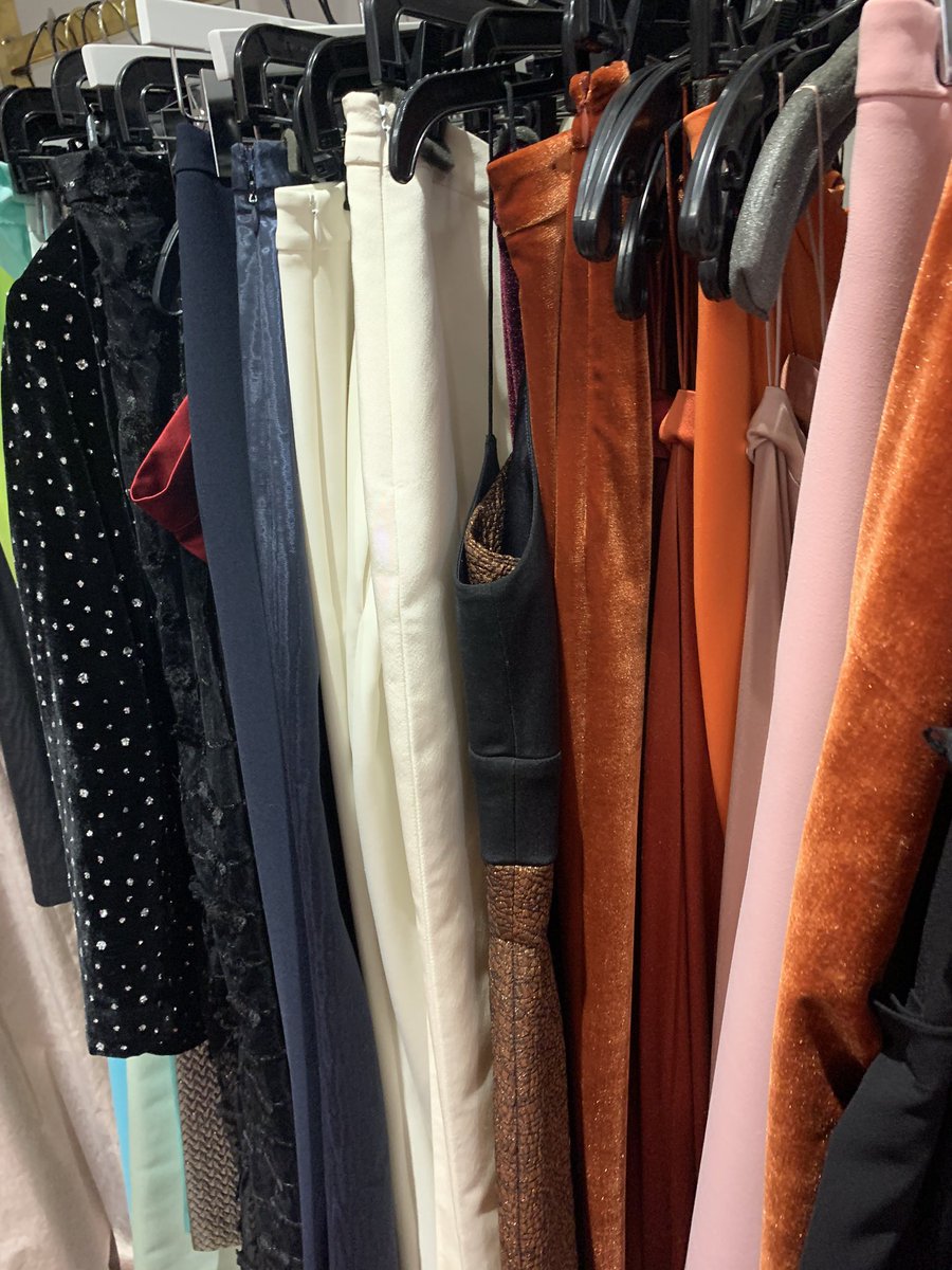 ny_samplesale's tweet photo. Checked Christian Siriano sample Sale. Rate 2/5. Mostly size 4.6.8. Price range from $150~$700. Full of One of kind, special occasions dresses. Not a lot of selections available. https://t.co/6F4PSXStiN