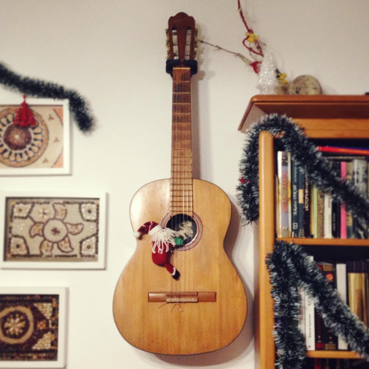 NeliMusic's tweet photo. Has your guitar turned into a #christmas orniament? No shame! Just contact me on https://t.co/yP62vTlF5h and I can refresh your memory on how to play it 😉
All proceeds from lessons booked until 10th Jan 2020, will go to helping children with #epilepsy. 👶🧒❤️🎁💝 https://t.co/ZJHqxa9q6v