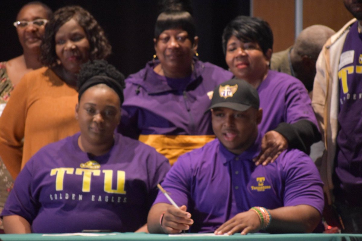 themustangmedia's tweet photo. .@WrennJacorrian signs with @tennesseetech 🏈🏈 #JONews https://t.co/kcr35IZRBc