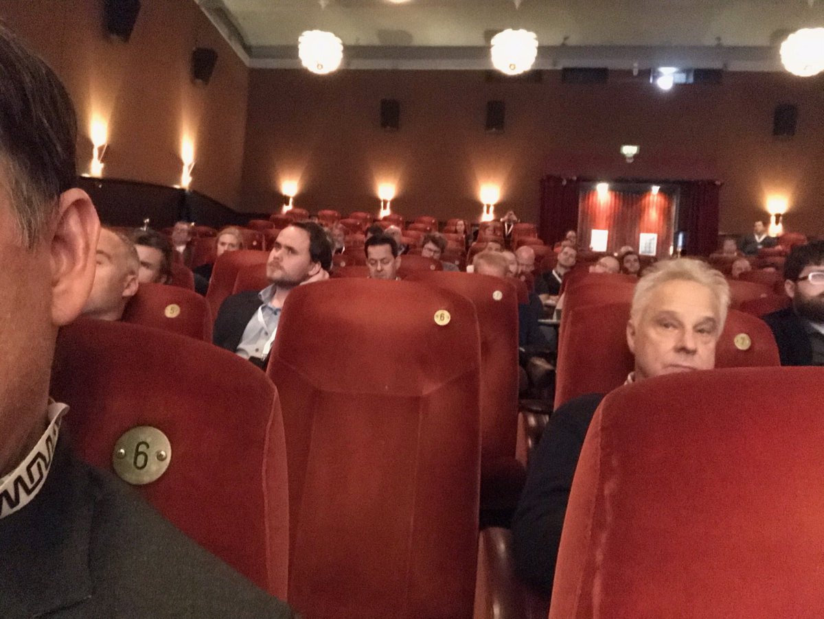 Super kombinasjon fra #Arrow. #StarWarsRiseofSkywalker filmen og foredrag fra #Splunk, #Aruba og #CheckPoint. Samlet den røde tråden for sikkerhet og full kontroll i og utenfor prerimeteren. #zerotrust #SASE ( Bildet mot publikum, så unngår jeg copyright brudd 😉 )