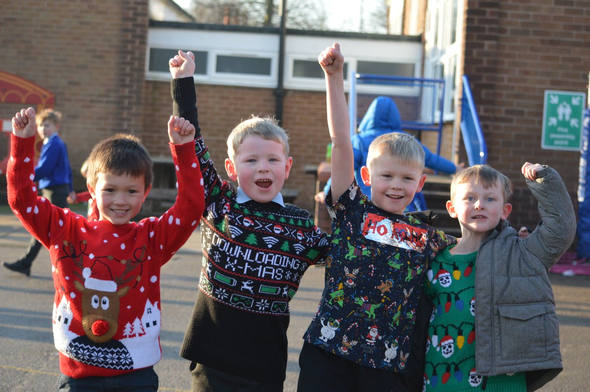 sthelensCEPS's tweet image. Thanks to all KS1 children that took part in the Festive Fun Run #InHisFootstepsLetUsShine #festivefunrun