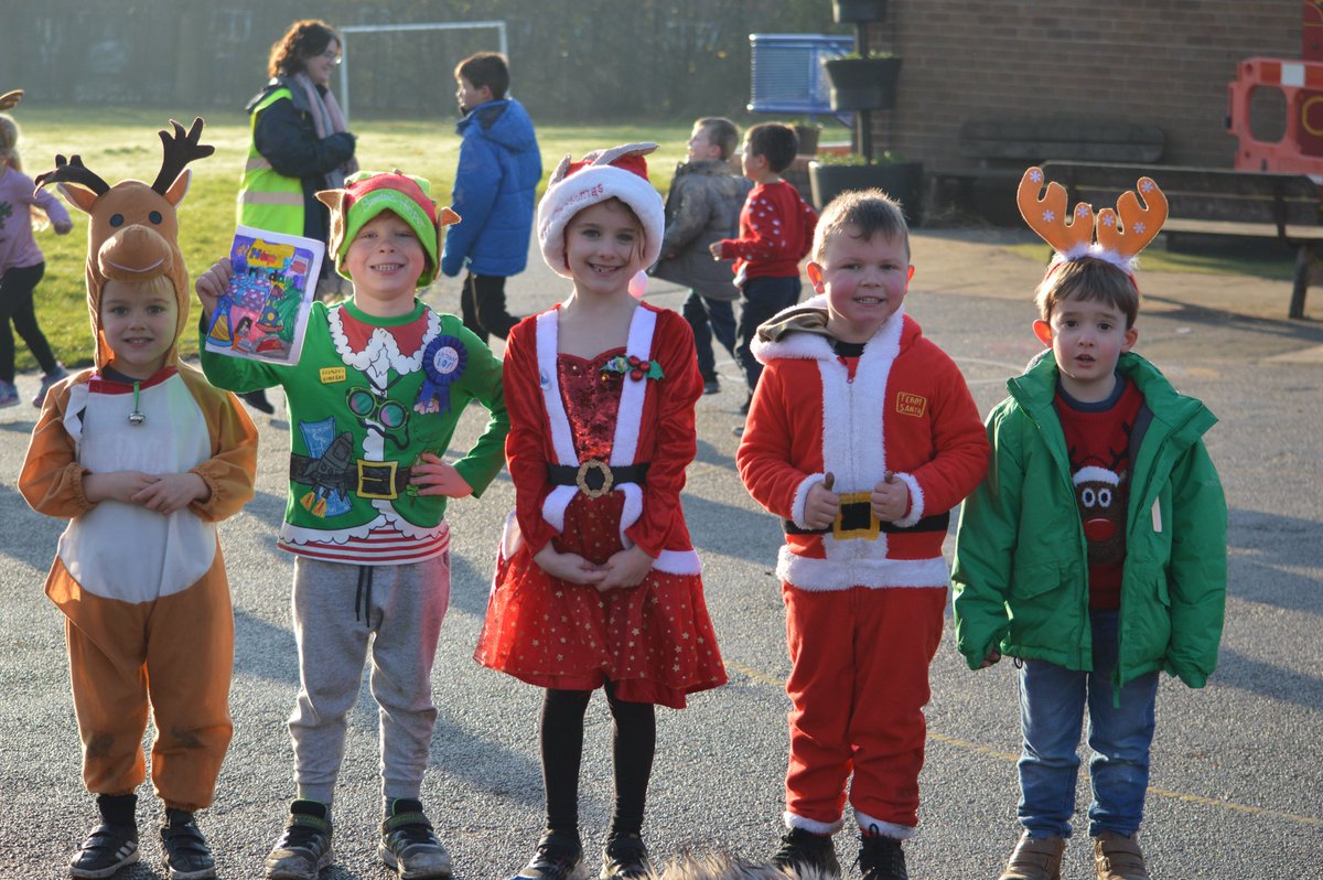 sthelensCEPS's tweet image. Thanks to all KS1 children that took part in the Festive Fun Run #InHisFootstepsLetUsShine #festivefunrun
