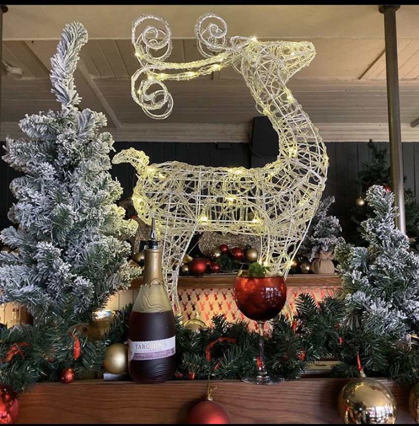 whitelionldn's tweet image. In from North Pole to enjoy #tarquinsblackberrygin #fevertreetonic