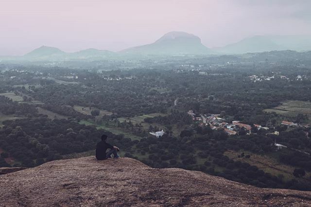 akashkhyadi16's tweet photo. The best thinking has been done in solitude.
Thomas A. Edison
Here @vaibhavjog is in deep thoughts about his sleep. 😉
#shotononeplus #oneplus5t #trekking #hills #photooftheday #photographers_of_india #peace #photography #perspectivepixels #people_… https://t.co/7NgXi4aJRr https://t.co/3JDXiQD23u