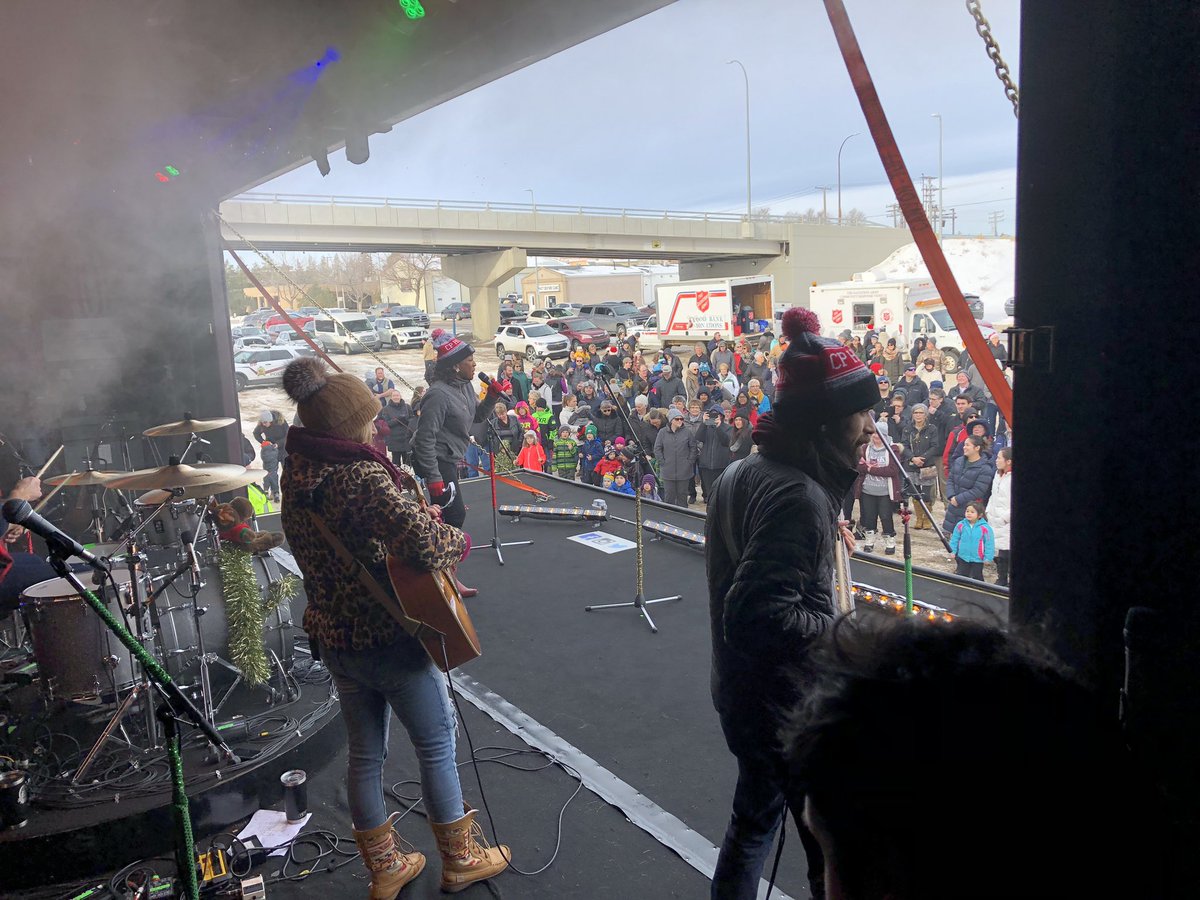 denisperrault's tweet image. Thank you @CPHolidayTrain for your generous donation to our local @salvationarmy and for the fun musical performances.   Let’s #GrowSwift Together.