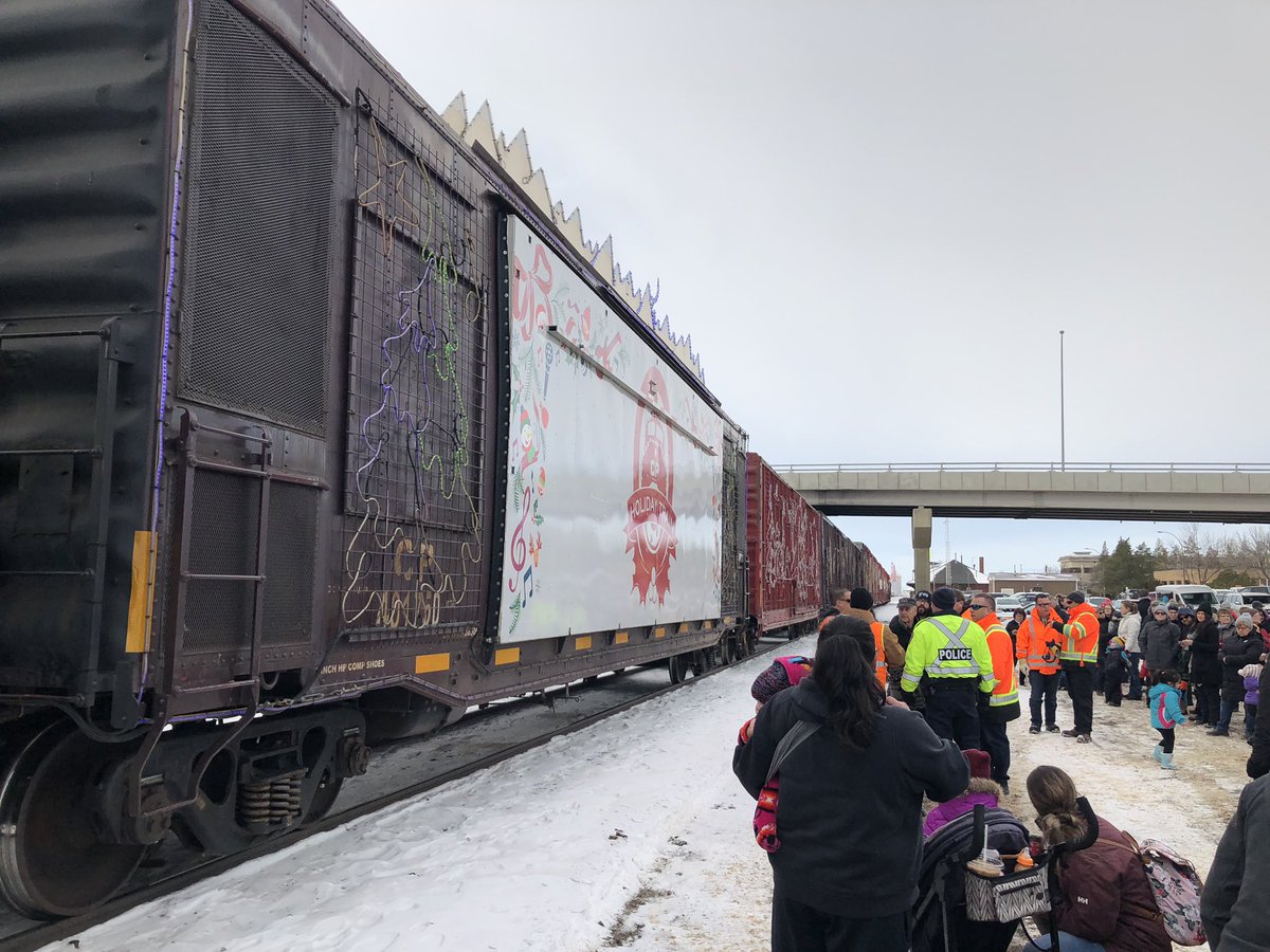 denisperrault's tweet image. Thank you @CPHolidayTrain for your generous donation to our local @salvationarmy and for the fun musical performances.   Let’s #GrowSwift Together.