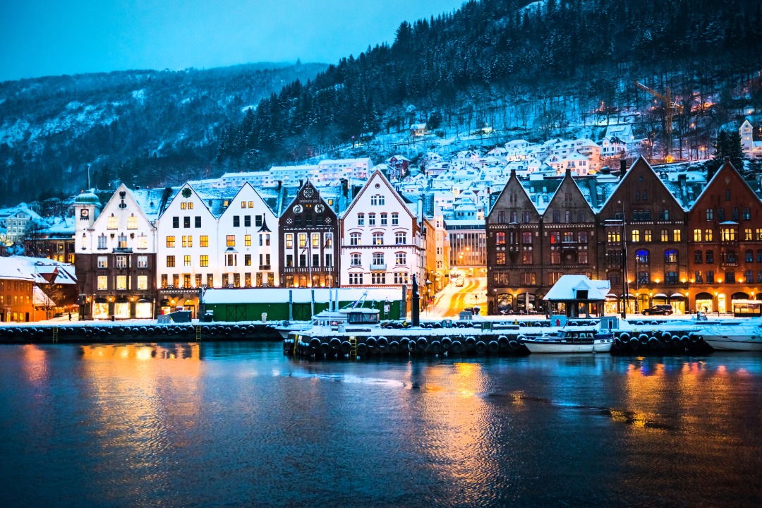 OceanBlueOmega's tweet image. Some individuals rank Bergen as one of Norway's most beautiful cities.  A combinaton of colourful buildings, old world architecture, and the mountainous backdrop.  Welcoming winter with open arms! #fishoil #Norway #visitNorway  #landscape #architecture #Norwayphotolovers #travel