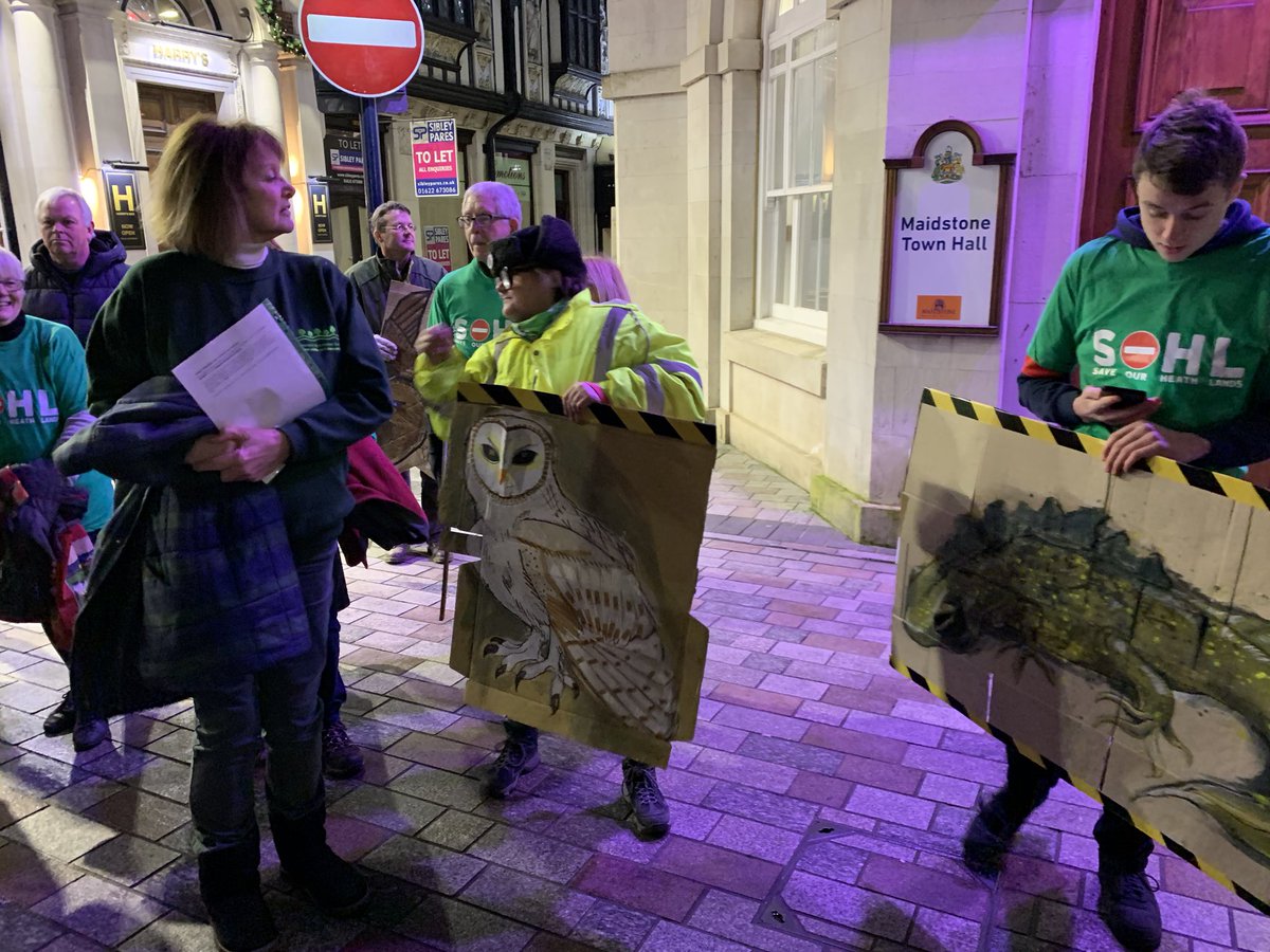 _gajarvis's tweet photo. .@SOHeathLands .@jpurle .@_gajarvis .@DownsMail .@kentlivenews .@KM_newsroom .@Kent_Online Protest against too much #housing: #SaveOurHeathlands and #ThinkBeforeYouBuild #Maidstone: Think Before You Build #InfrastructureNow https://t.co/VK9q61z1B5