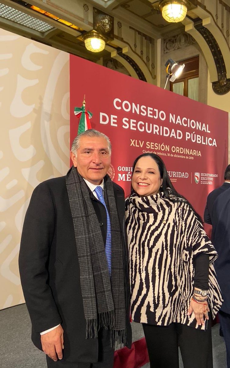 monicaferbal's tweet photo. 🇲🇽 Con el gobernador de #Tabasco, el Lic. @adan_augusto López Hernández, en la XLV Sesión Ordinaria del Consejo Nacional de #SeguridadPública, encabezada por el Lic. Andrés Manuel @lopezobrador_, presidente de México.

Se abordó un tema muy importante para Tabasco: la seguridad. https://t.co/nBzkNl2VwR