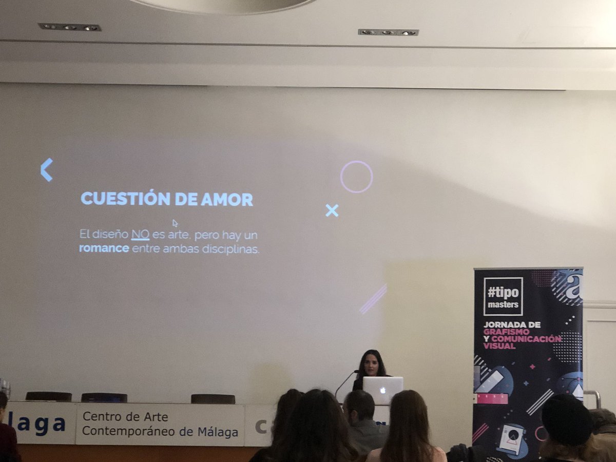 #tipomasters4 en @cacmalaga #periodismouma #transuma

🗣💬 Estefanía Lara de <a href="/loveratory_/">Loveratory</a> “Existe una estrecha relación entre la #moda y 🎨 el arte, aunque también diferencias”