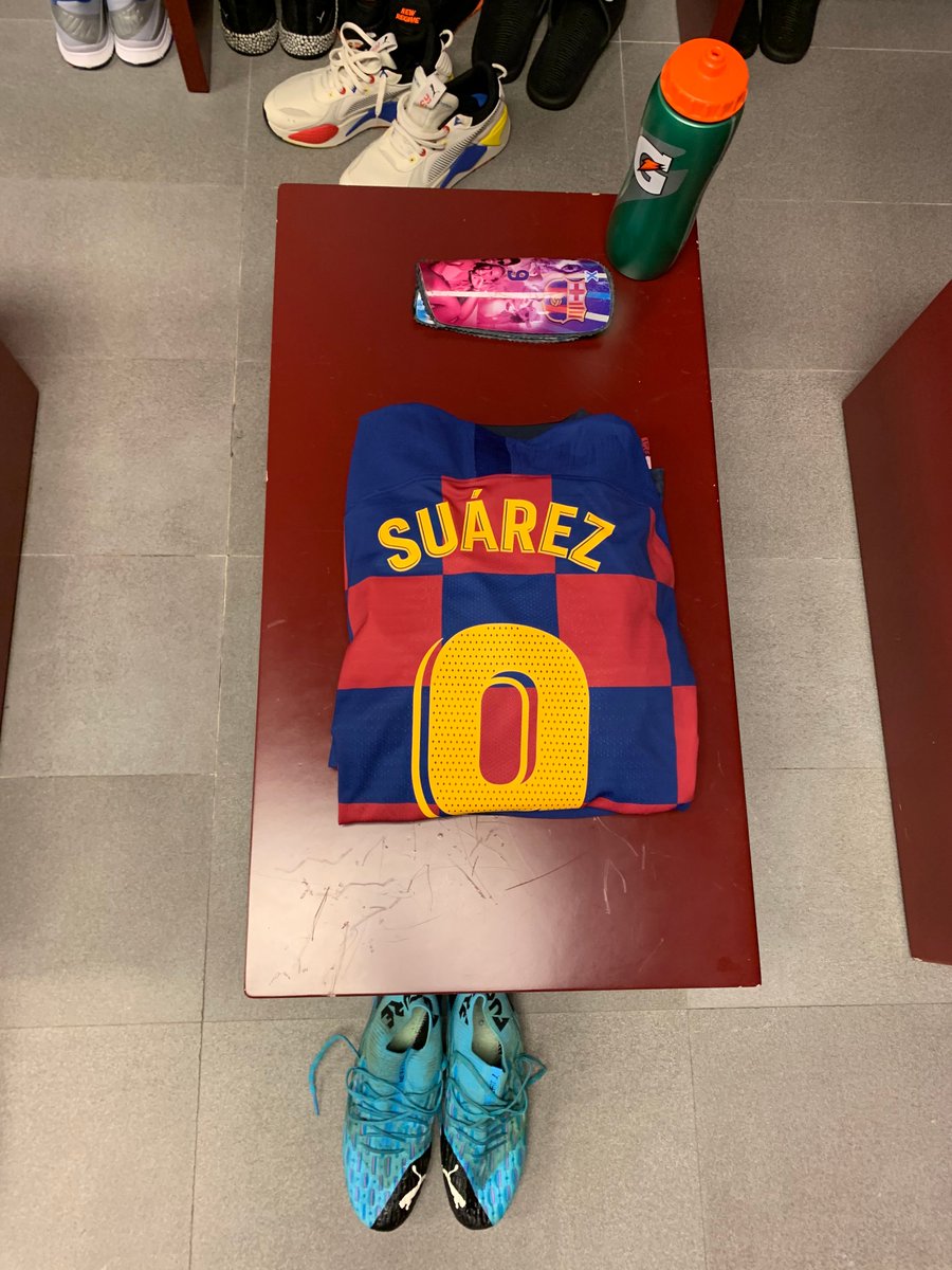 FCBarcelona's tweet photo. Two words for you: TRI. DENT. 🔱 #ElClásico https://t.co/Ql536uAPCc