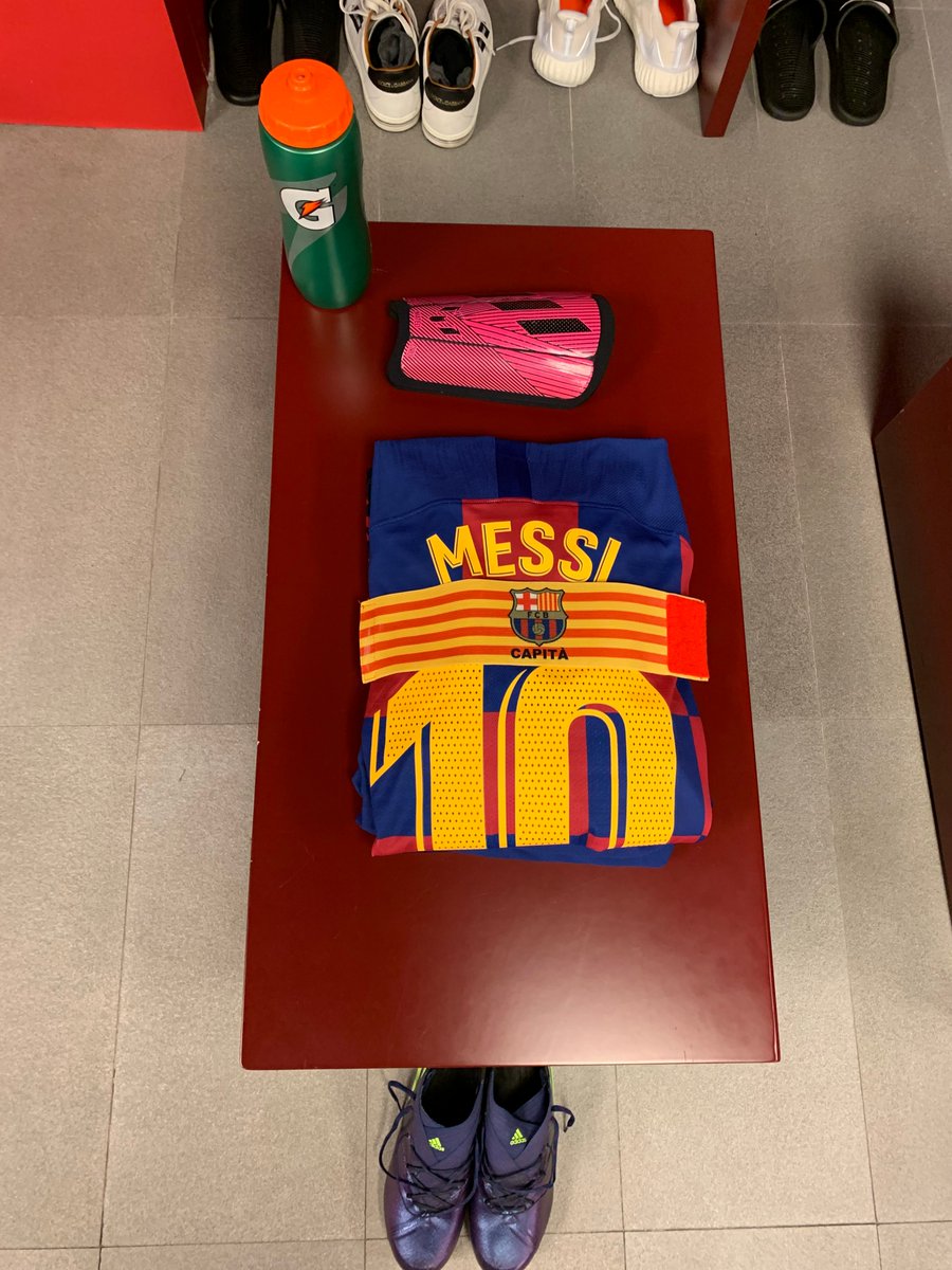 FCBarcelona's tweet photo. Two words for you: TRI. DENT. 🔱 #ElClásico https://t.co/Ql536uAPCc