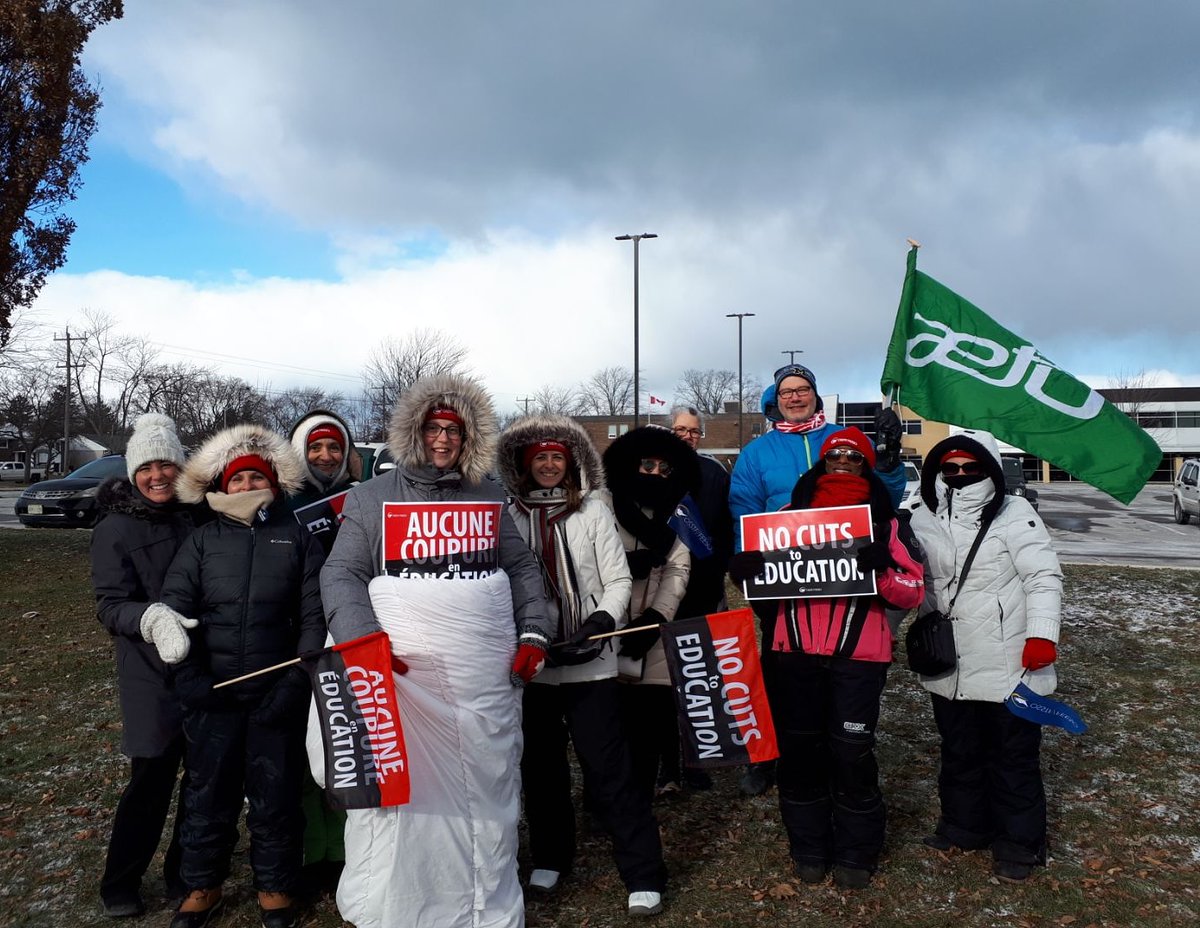 aefo_unite63's tweet photo. #AEFO63 en appuie de nos collègues à Sarnia en disant #nonocoupes #ENSEMBLEPOURAGIR #AEFOJEMIMPLIQUE https://t.co/0IoXflra3i