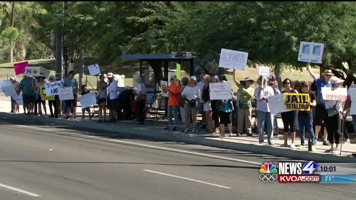 SeanMooneyNews's tweet image. #Tucsonans turnout downtown to speak for and against #impeachment, #TerryFrancona gets stolen #WorldSeries rings back, how long will this wind and cold be here? @sheasorensonwx has the latest #Weatherwise. All that and more on #TucsonToday right now! @AmandaJGomeztv @KVOA