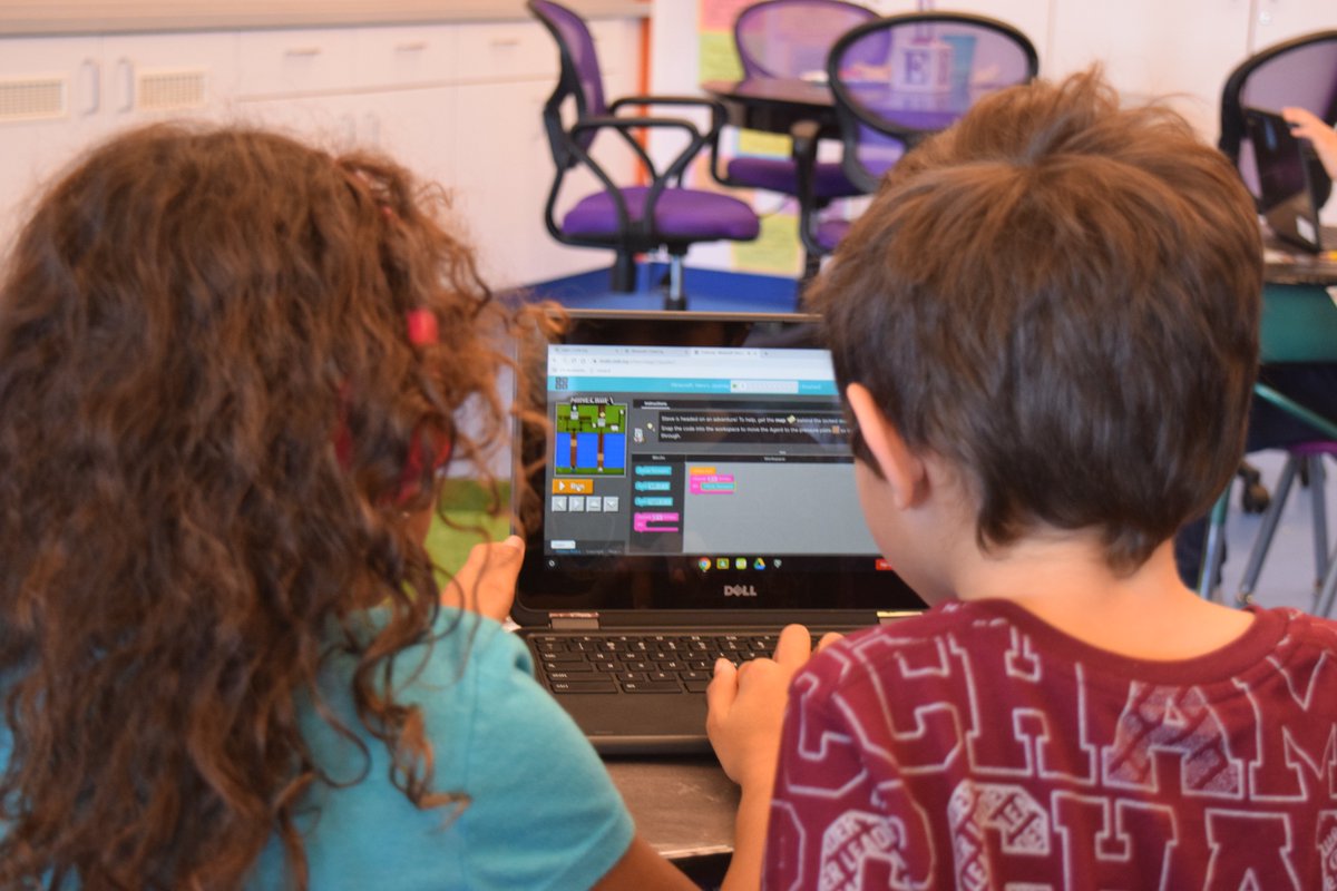 brewsterschools's tweet image. Last week students at JFK took part in the #HourofCode2019 with its annual schoolwide Code-A-Thon.
JFK gives the event its own special spin, setting a goal to have the building coding all day — that means tat least one class in the school was coding at any point in the day. 🐻💚