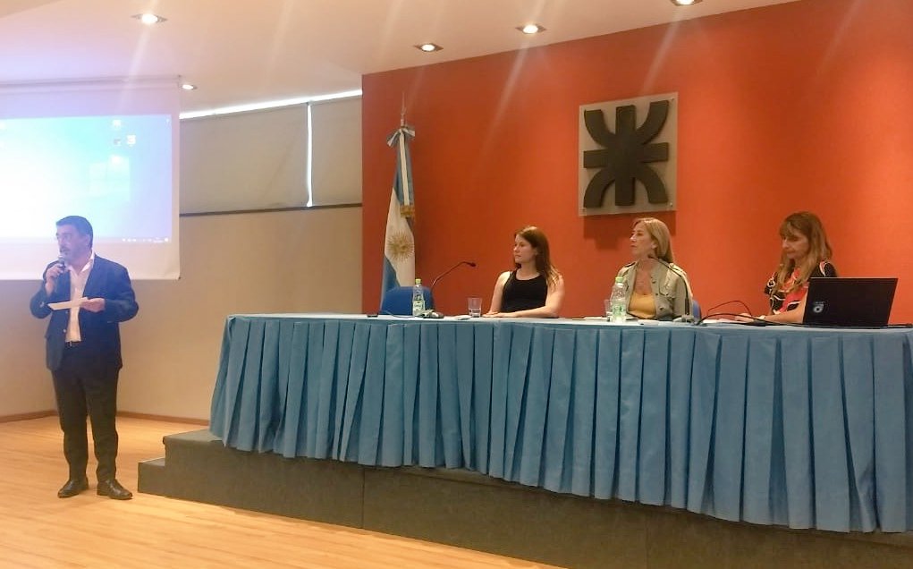 pba_ADIMRA's tweet photo. Panel 6: una región con inclusión e igualdad de género. 

El rol de la mujer en el mundo de la producción y la industria.

Disertantes: Adriana Donzelli de la #CGTMardelPlata, Romina Cuttuli de @Conicetmdp y Florencua Garrido de la #CINMDP https://t.co/oFqR0pAWDs