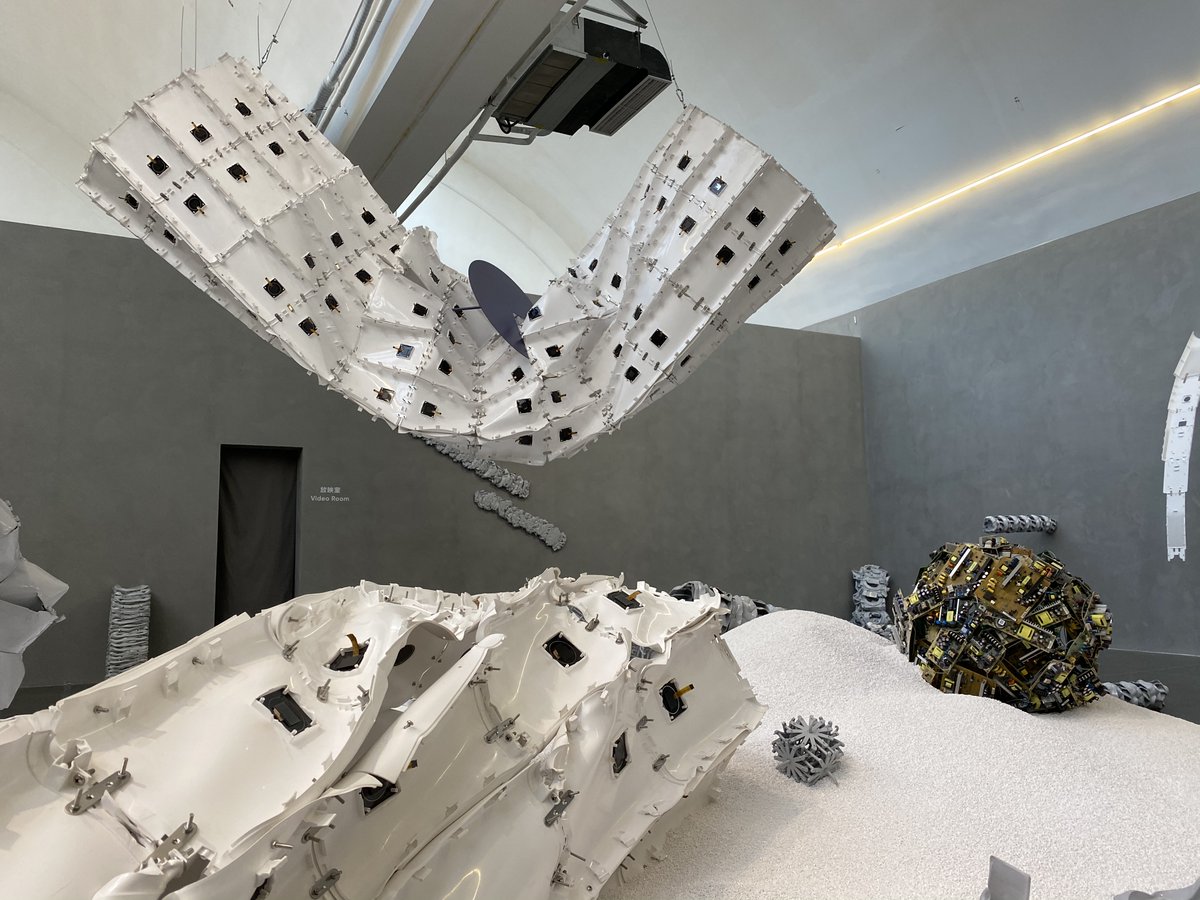 ARTEXB_'s tweet photo. ZHAN WANG, contributes to the significance of materiality itself, moving past ideas of success or failure to unearth the pure qualities of the material, looking closely and inquiring into the hidden connections between life, design, and art. #zhanwang #uccalab #artexb https://t.co/NP0DtdV1vx