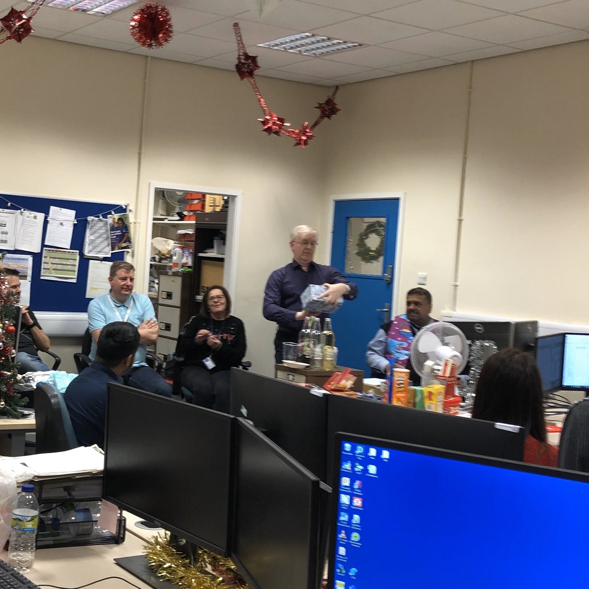 LTHTR_BI's tweet photo. The annual Business Intelligence #JacobsJoin &amp; #SecretSanta 🎅 🎁 🥪 🍛 https://t.co/bkyQGQw6Xq