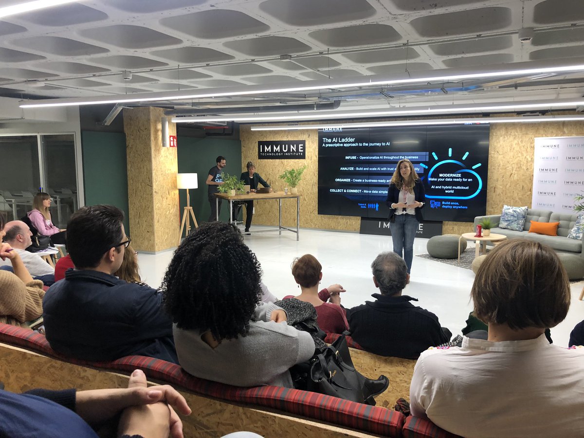 PilarLinan's tweet photo. Estamos en el meet up sobre #InteligenciaArtificial que no nos podíamos perder antes de Navidad😜👏🏻👍🏻👌🏼@mariaborbones @mvgomezf @mvillasolmeda https://t.co/gpeygdVaY3