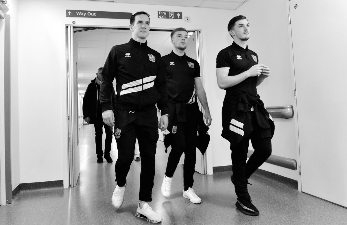 whitehillpete's tweet photo. Just been editing my pics from @OfficialPVFC visit to UHNM and what is @Tom_Pope9 pointing at @CallumEvans44 ?!! Premature male baldness is not a laughing matter 😂😂Ask @LukeJoycey4 @jamesgibbons_2 #Skinsin 👨🏼🦲 https://t.co/Qwlft8fNyj