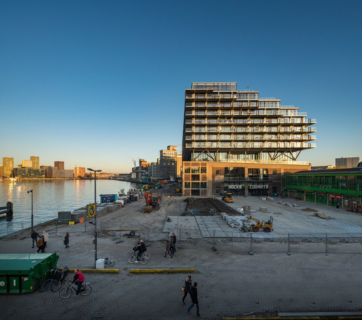 rotterdam's tweet photo. De winnaar van de Rotterdam Architectuurprijs 2019 is #FenixI ontworpen door @MeiArch 🎉👏 Voor de 10e keer is de prijs uitgereikt. Fenix I won zowel de vakjury als de publieksprijs 🏆🎖️🎗️ Lees meer: https://t.co/WPDQikz2tp
@AIRrotterdam @BouwenWonen010 #RAP19  #RAP010 https://t.co/P57rgsGQI6