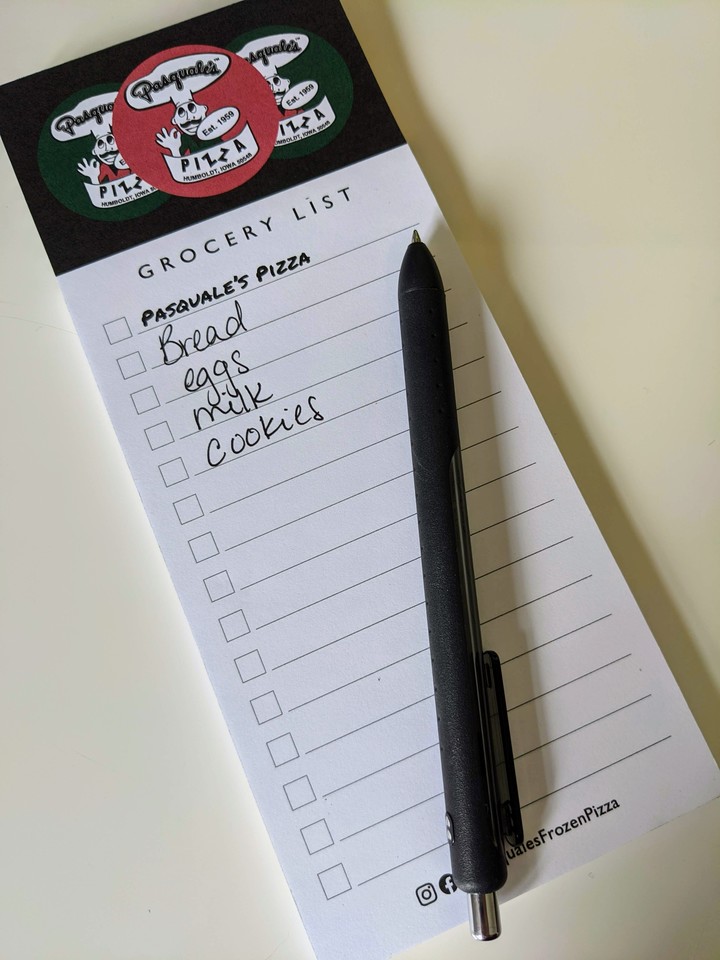 We're making a list and checking it twice! (And making sure to stock up on pizza before things get crazy for the holidays 😉) Are you?
#pizzatime #whatsfordinner #Pasquales #locallymade