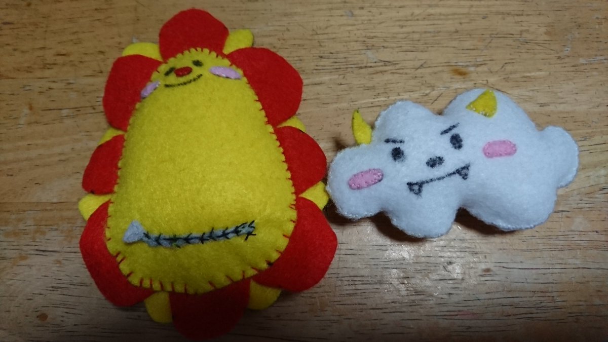 ありちー 最近 娘が鬼ハマり中のキャラクター 寝てる間に作ってみた 裏には安全ピンを付けてます 娘の枕元に置いて寝ます 明日の朝の反応が楽しみ 寝起きドッキリ サンサンキッズｔｖ サンサン くもりん フェルト マスコット T Co