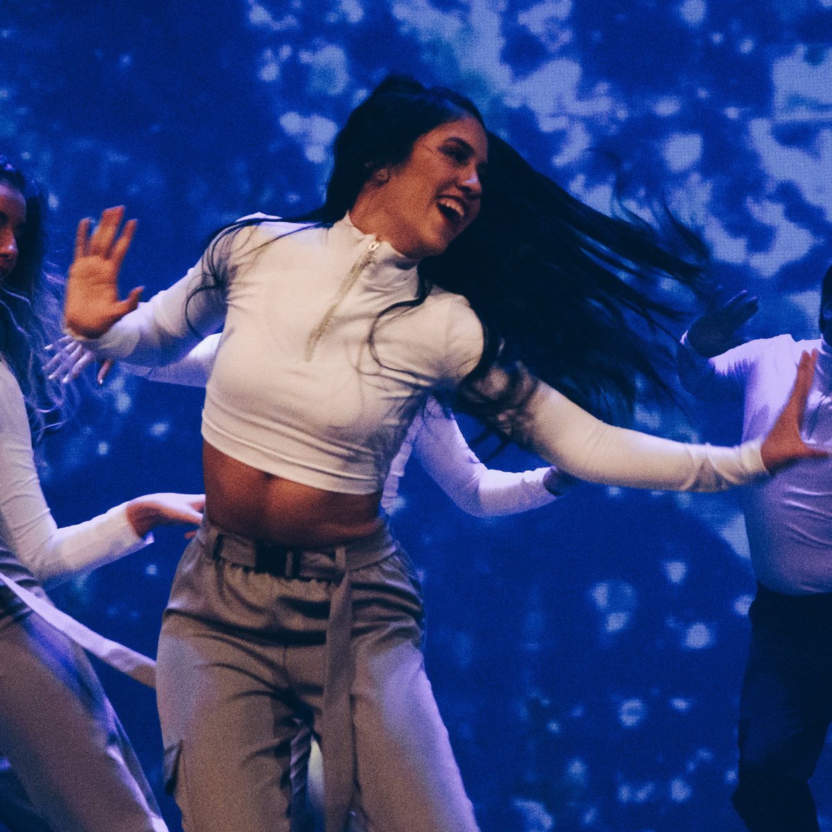 Todos merecen encontrar aquello que les haga sentir plenos, auténticos y solamente felices 🤩 💃🏾