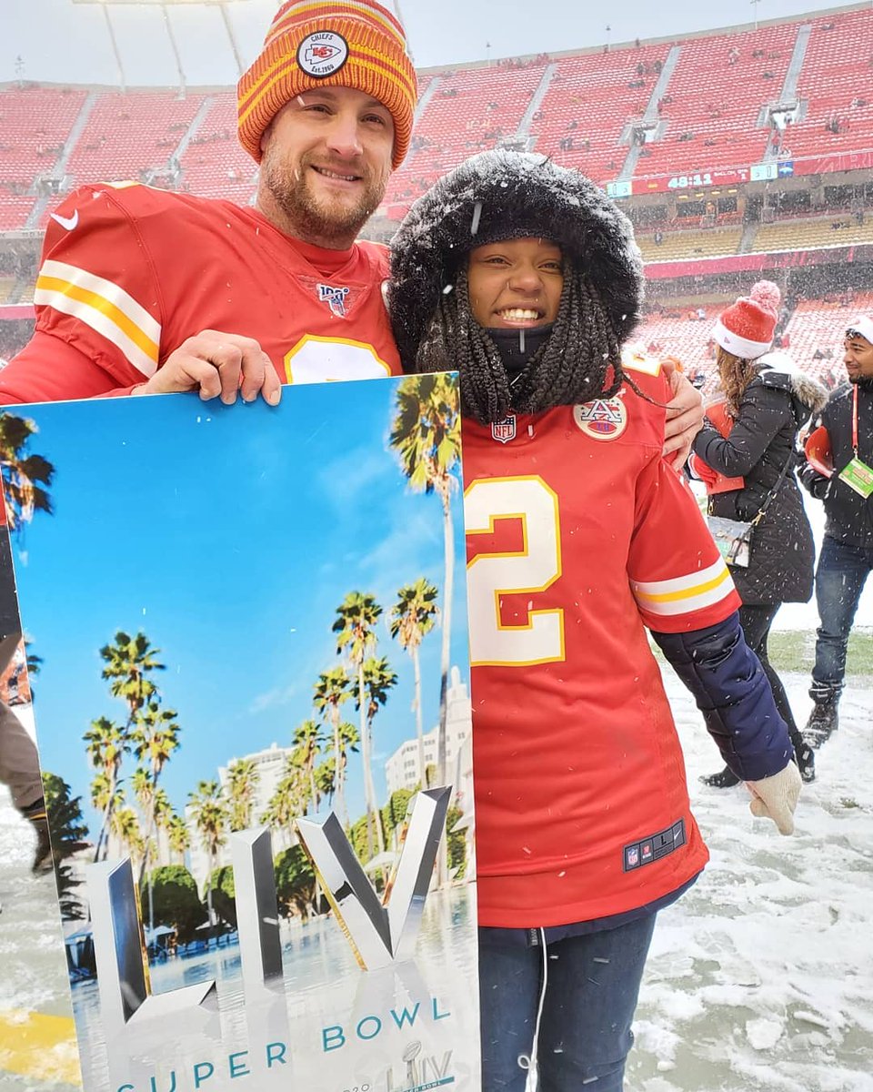 EisermanMaria's tweet photo. .@PatrickMahomes is reigning MVP @Chiefs are 4X AFC West Div Champs now let's help @dustincolquitt2 bring home the Walter Payton Man of the Year Award #Vote and #RETWEET this #wpmoychallengecolquitt 
Let's do this #ChiefsKingdom https://t.co/KRm5Hp2zRr