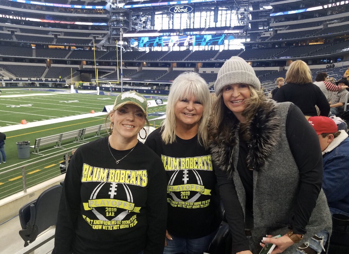 JFergie74's tweet photo. Nanny, Mom, and Aunt watching Dylan Vardeman #6! #ProudFamily #BobcatNation #UILState #Vardeman #Stuart https://t.co/cVWIqS52Fp